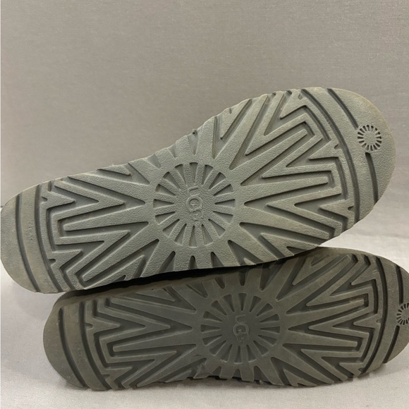 Ugg Classic mid calf boots gray like new!!!! 0 signs of wear size 11 - Picture 3 of 5